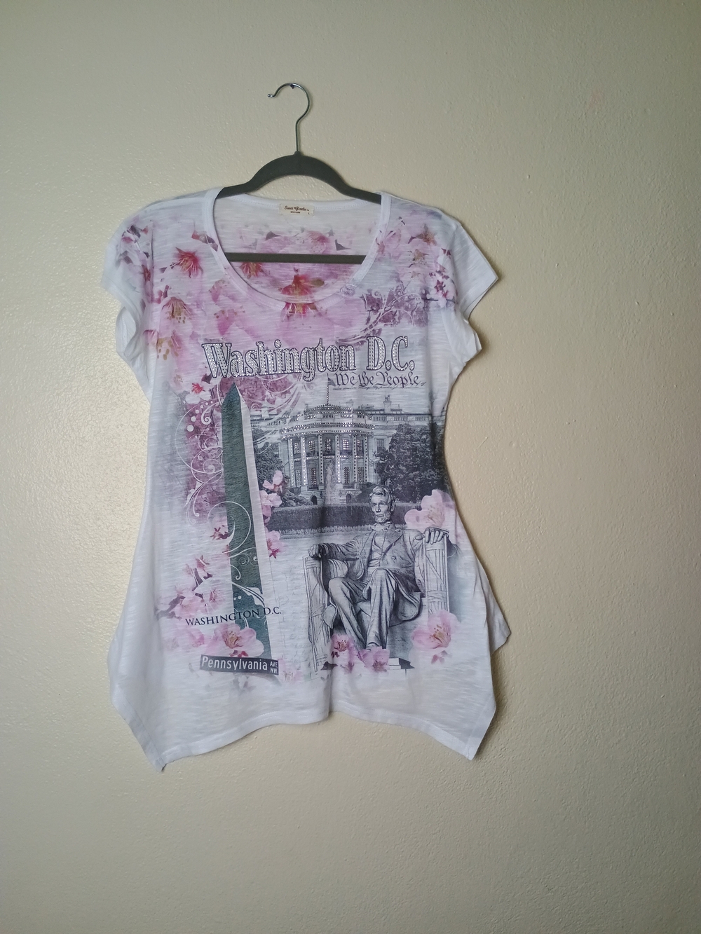 Sweet Gisele Size L Washington D.C. Graphic Tee - White with Pink Floral Artwork